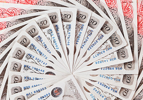 Boss offers £1,000 to candidates reaching final stage of interview