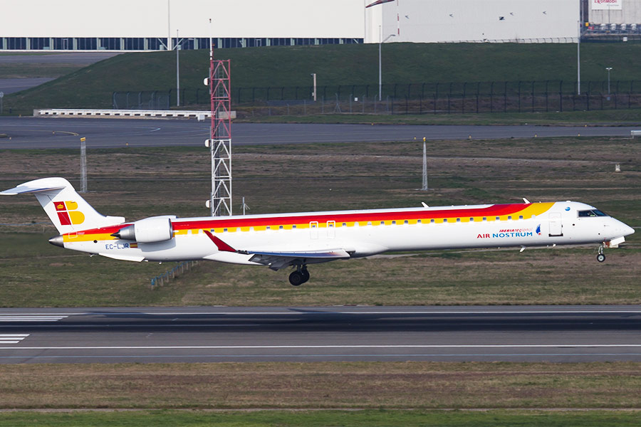 Staff push 36 tonne jet after runway breakdown 