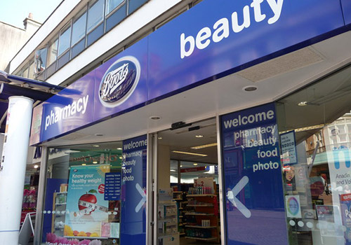 Boots to cut 700 jobs