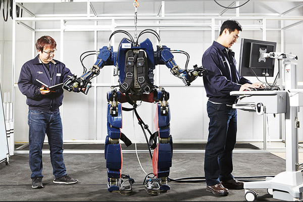 Hyundai developing Iron Man-esque exoskeleton to “increase productivity”