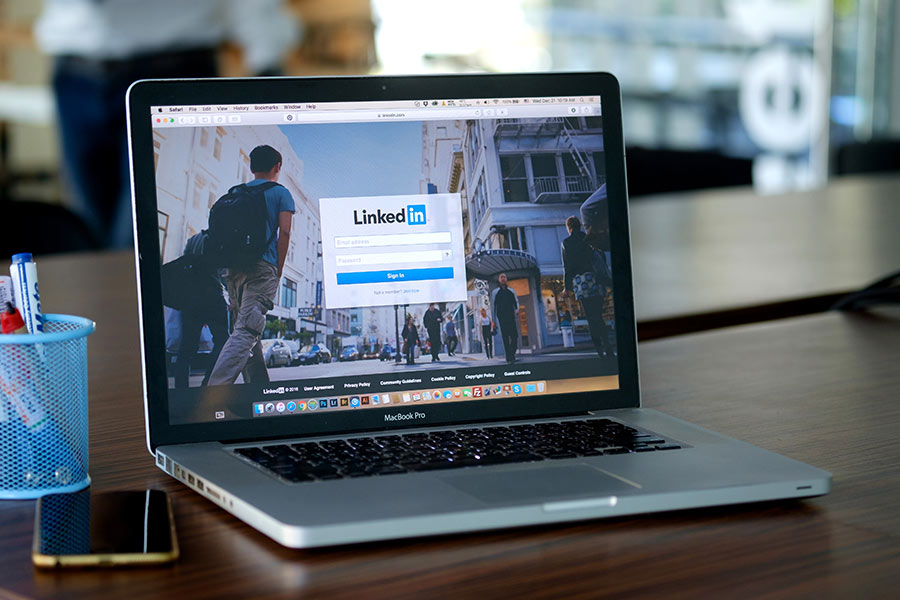 Ex-LinkedIn exec claims site compounds diversity issues