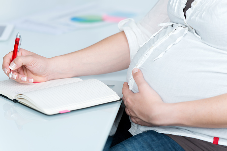 Should businesses be banned from firing pregnant women?