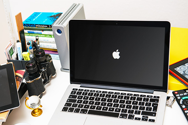 Apple staff offered thousands in bribes for login details