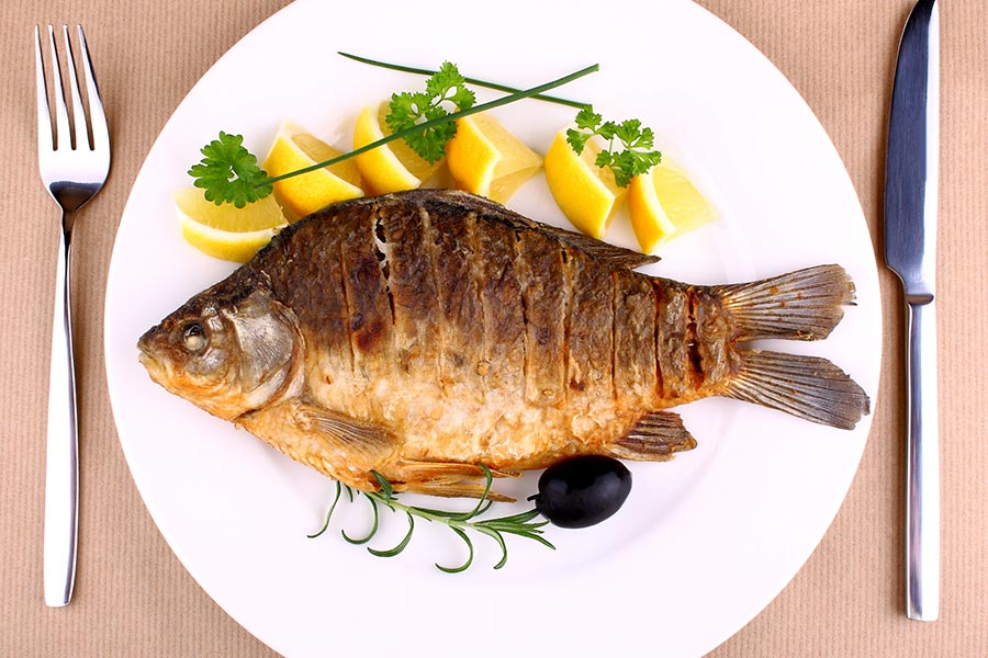 Should you ban eating smelly food at work?