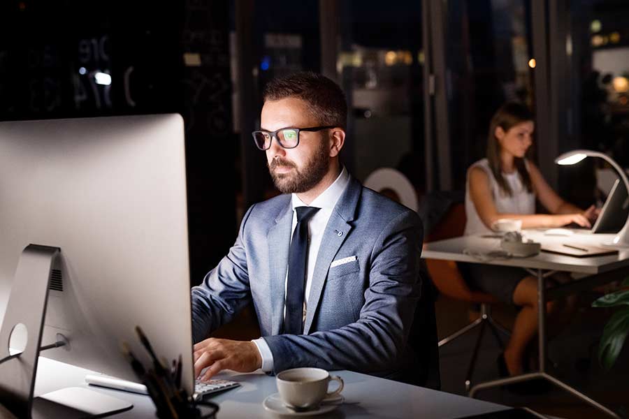 Staff scolded for leaving office before 1am