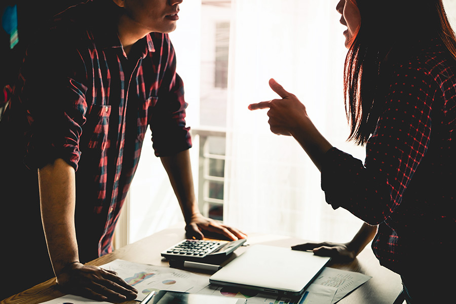 5 signs that you can't trust your co-workers