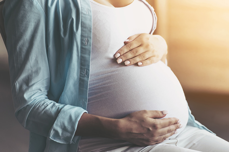 Worker forced to choose between motherhood and job 