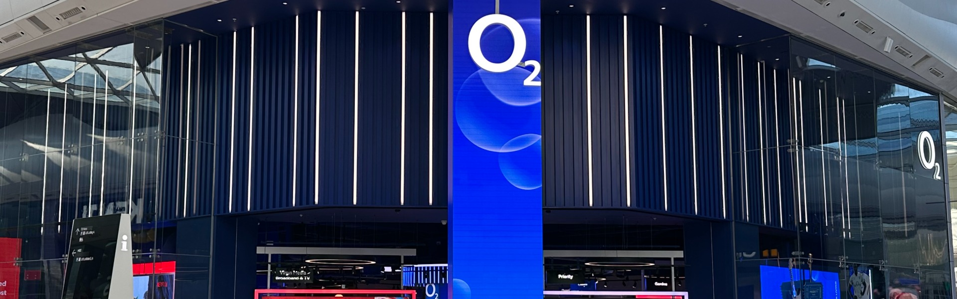 O2 store front exterior view