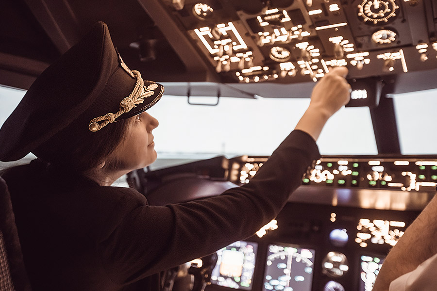EasyJet launches campaign to boost numbers of female pilots | | HR ...
