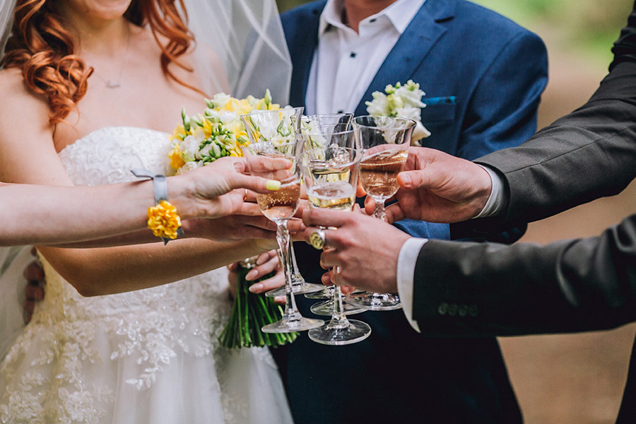 Fired hotel staff work for free to give couple dream wedding 