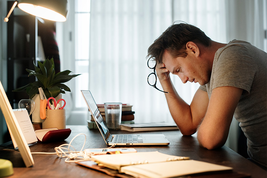How can HR help workers who feel stressed?