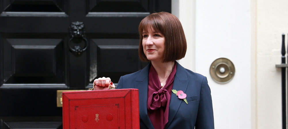 Rachel Reeves holds red budget box