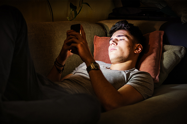 Smartphones should have a 'bedtime mode' to save workers' sleep, doctor says