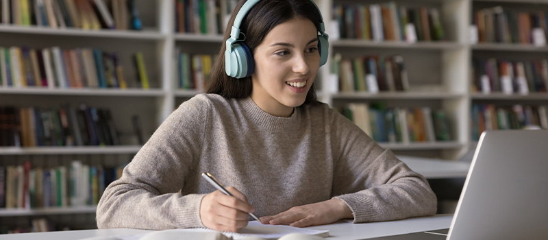 C'est bon! The hidden cultural & performance advantages of helping staff learn a new language