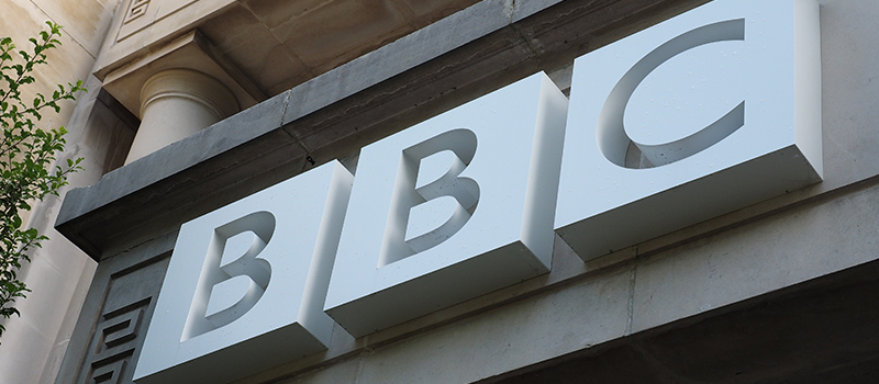 Male BBC presenters take cut to tackle pay gap