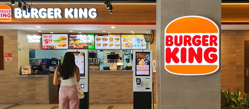 Employee runs entire Burger King store solo, sparking social media response