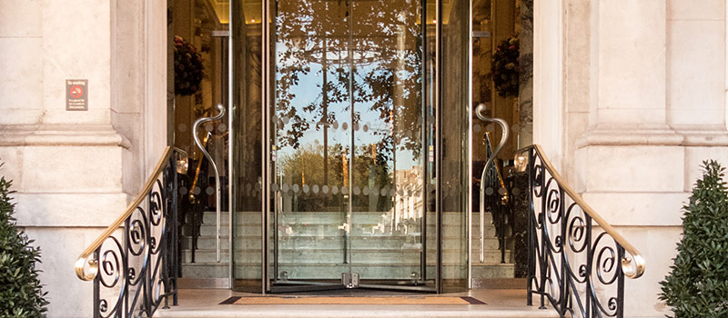 Are well-recognised brands really better at recruitment?