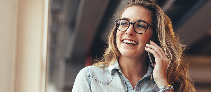 Employees forcing smiles at work 'at risk of heavier drinking'