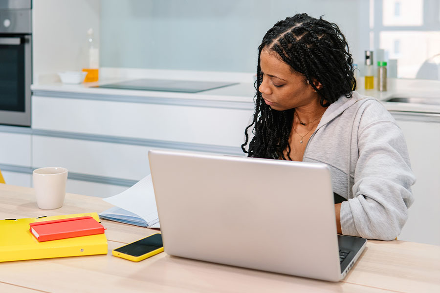 Manager's WFH monitoring criticized as '5-minute rule' email goes viral 
