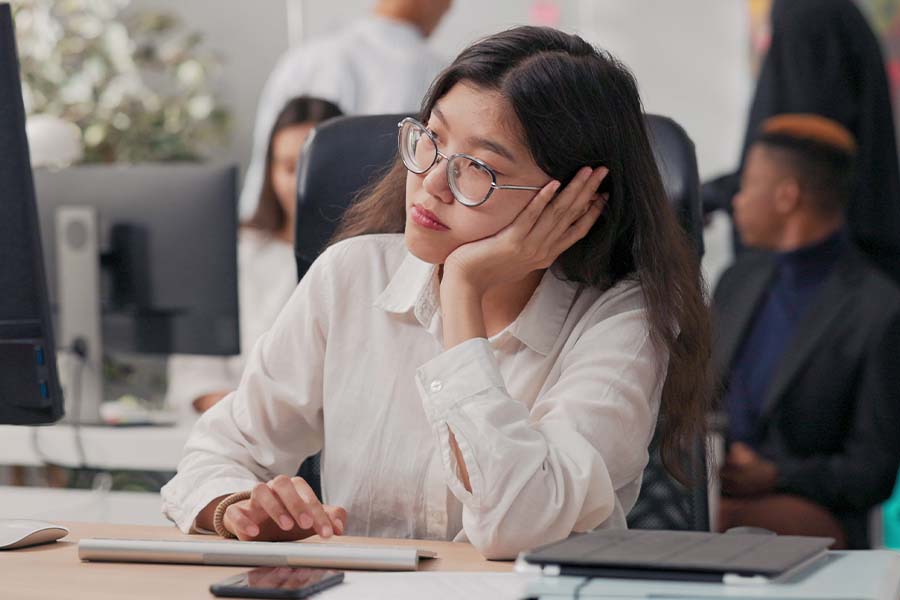 What is employee 'boreout' - and should HR be worried? Bored office worker at computer