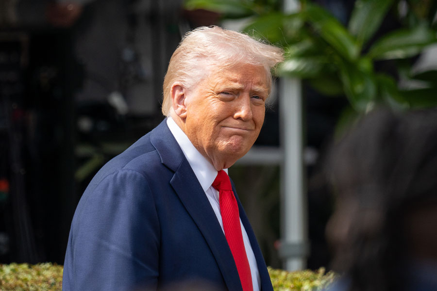 Government shutdown likely as 100,000 federal workers set for mass resignation