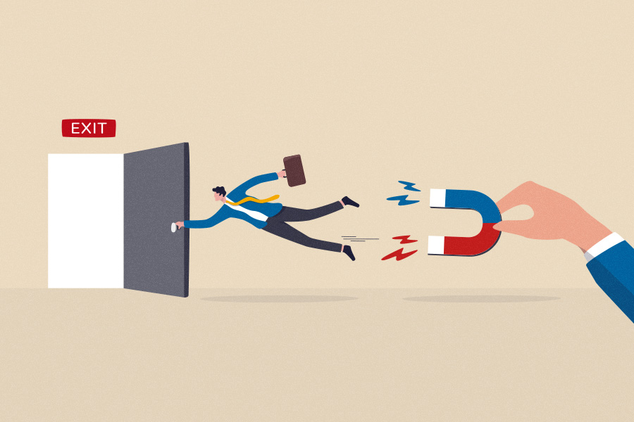 Do firms prefer employees with long or short-term career goals? 
