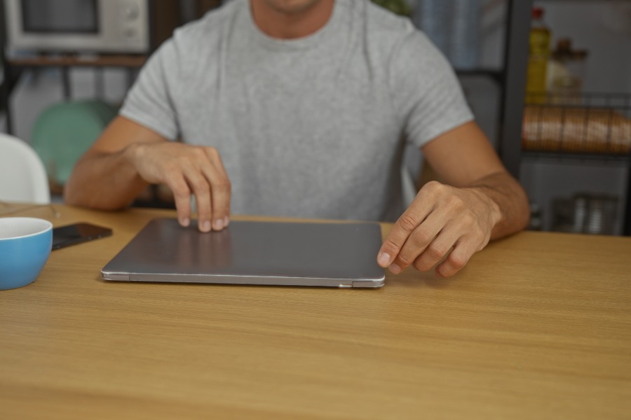 Is a 'laptops closed' rule the right way to improve meetings?