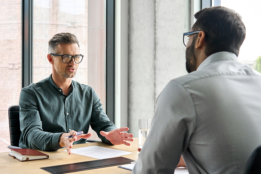Execs meeting one-on-one? That's bad for business, Harvard Business Review warns