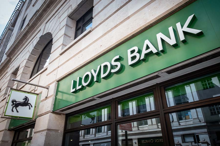 Lloyds targets more than 1,000 new AI roles as it expands agentic AI capability