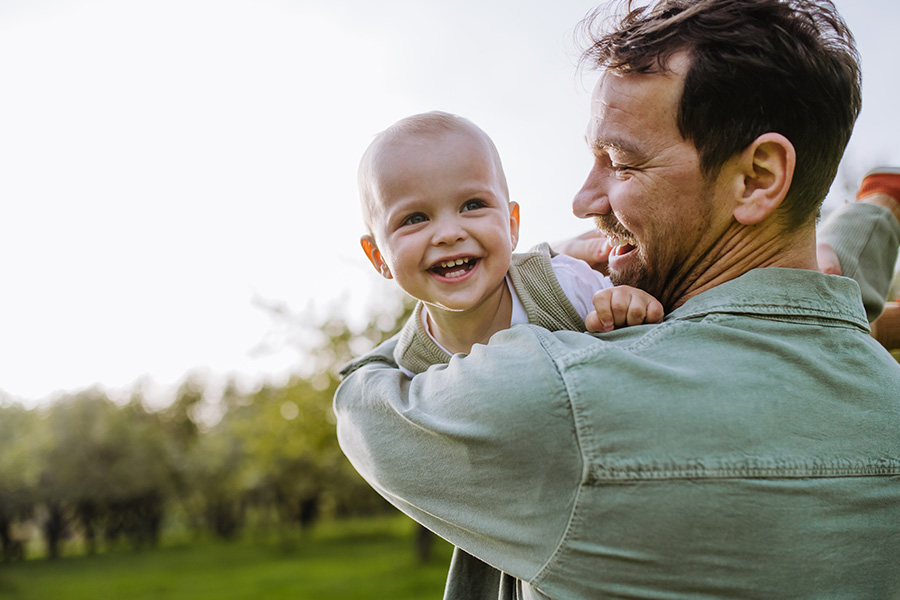 New report calls for overhaul of UK paternity leave offer