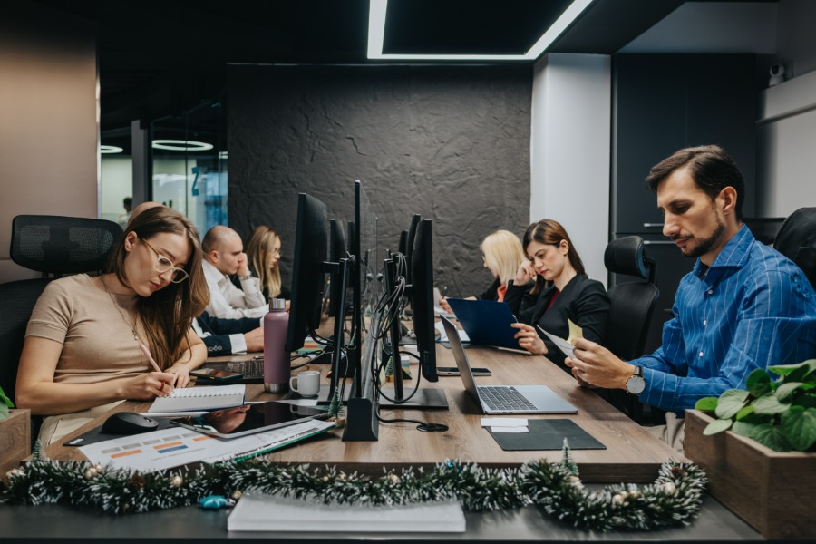 Office presence still shapes promotion decisions as flexible working expands, research suggests