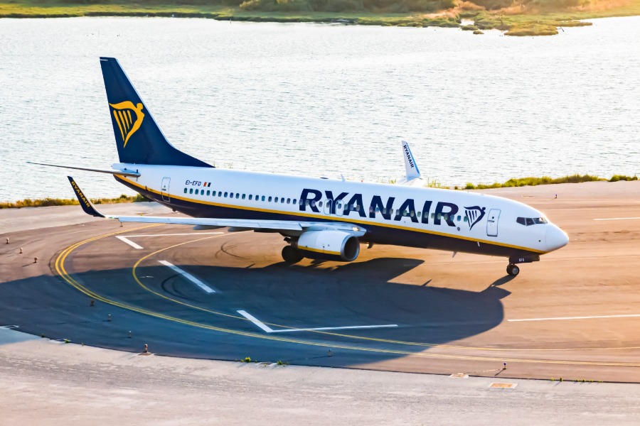 Ryanair sued by hundreds of pilots over holiday pay claims
