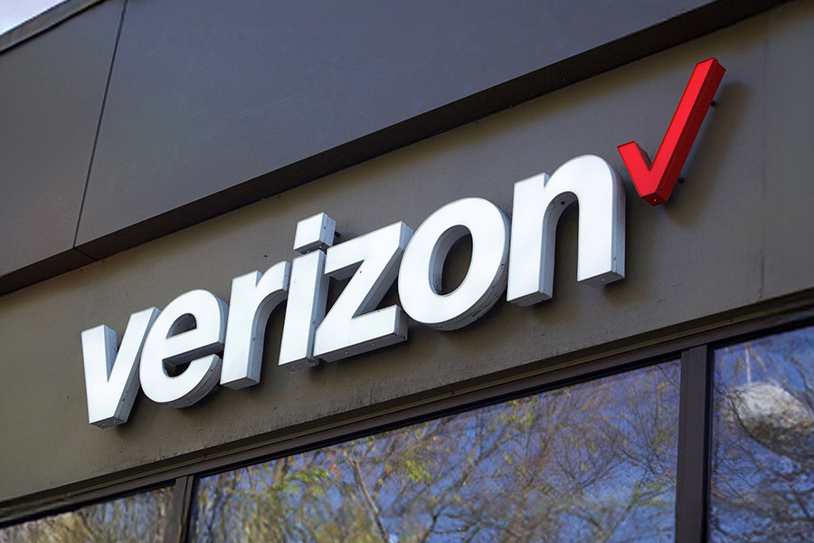 New Verizon CEO to axe 15,000 jobs in operational overhaul New Verizon CEO to axe 15,000 jobs in operational overhaul