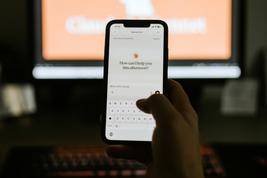 Tokenmaxxing & worker isolation - the unintended AI impacts plaguing employers