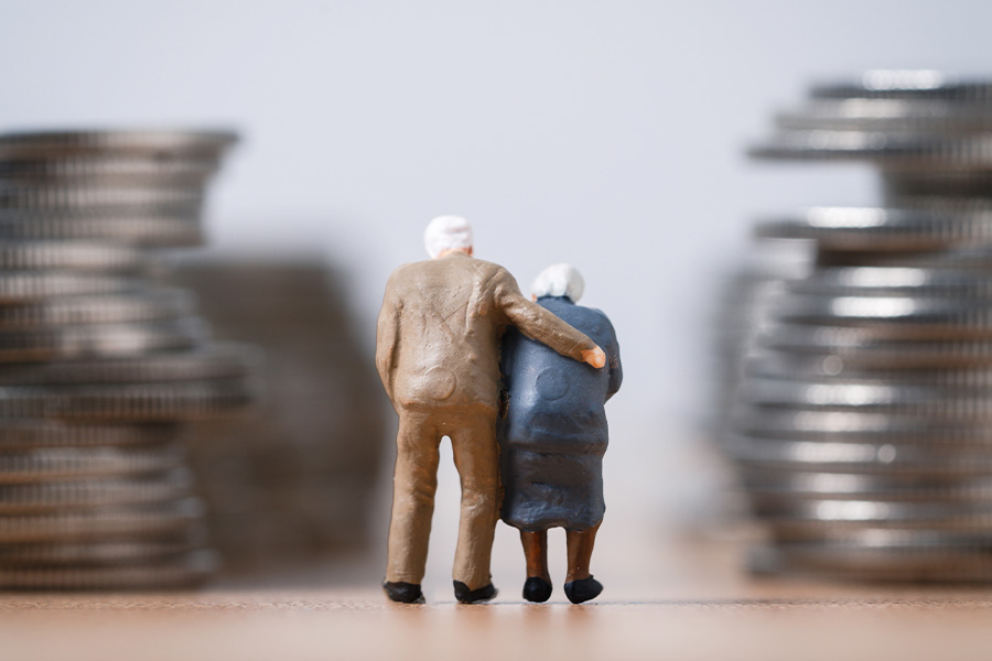 Elderly couple with retirement savings